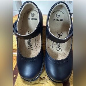 Footmates Kids Navy Mary Jane Shoes w/both med and wide inserts.